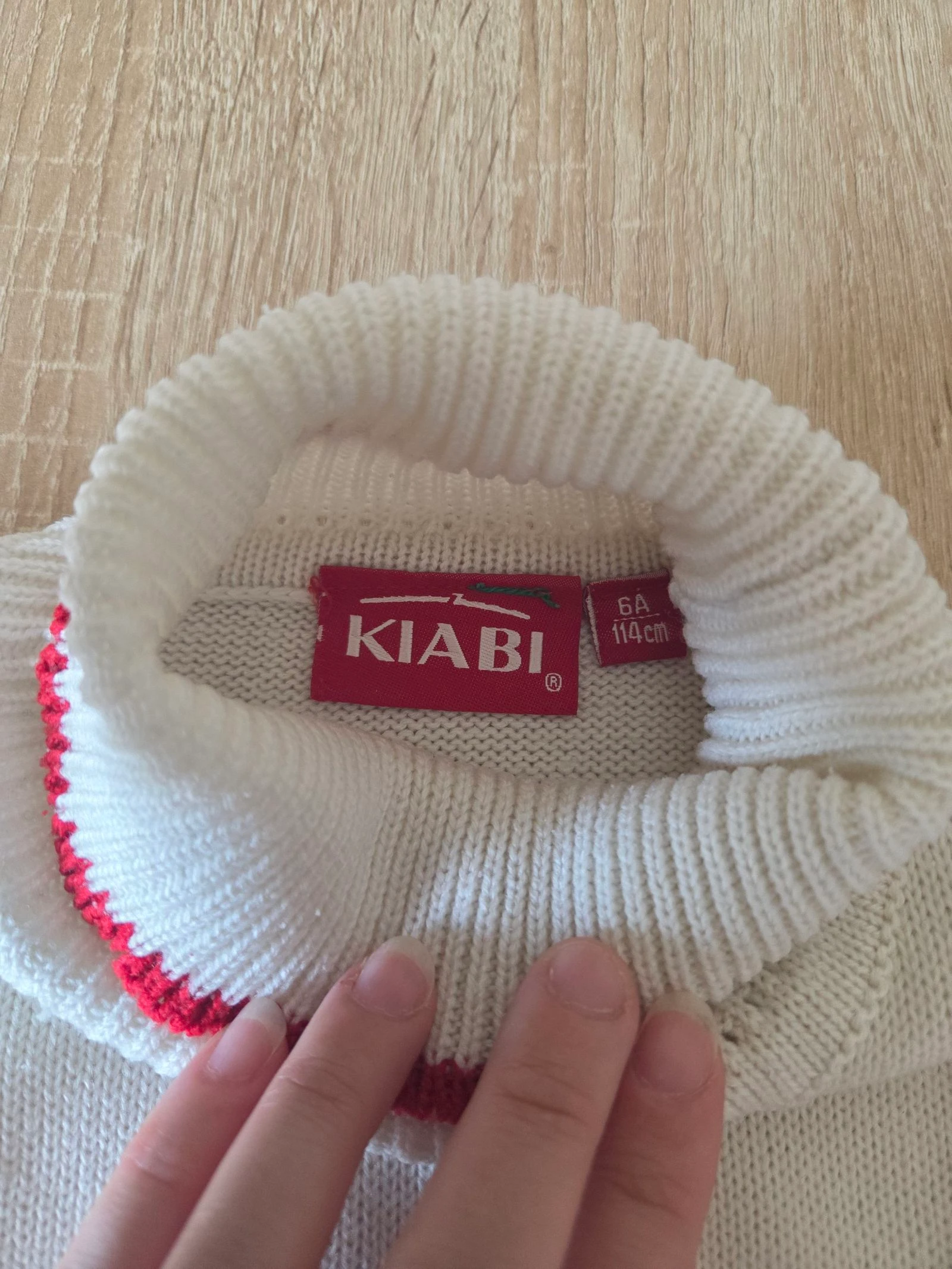Crème en rode acryltrui maat 6 jaar 114cm kiabi – photo 4